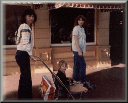 Mom, Sinda (pregnant with Bradley) and Ryan 1984